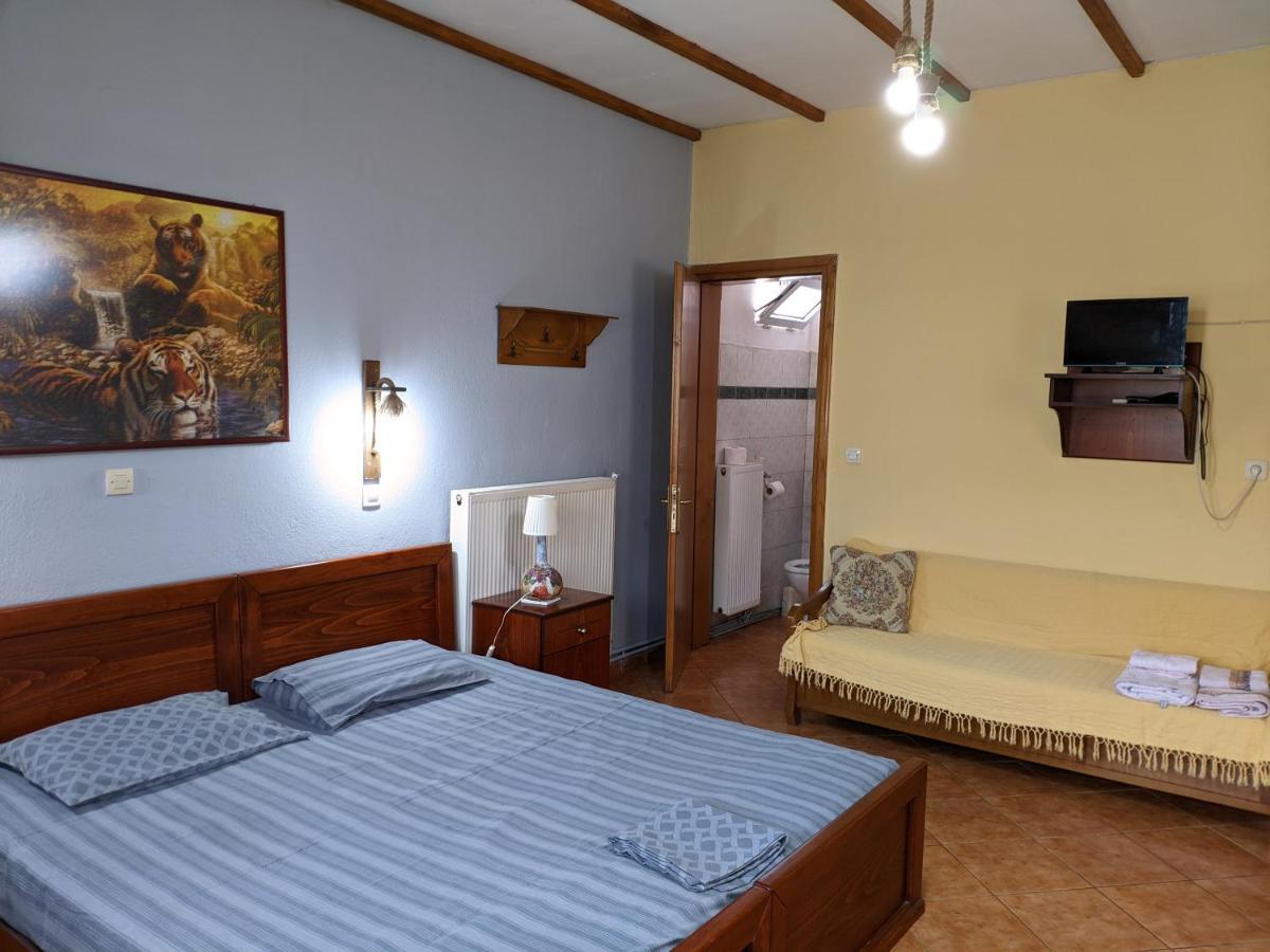 Alexandros Guesthouse Orma Bagian luar foto