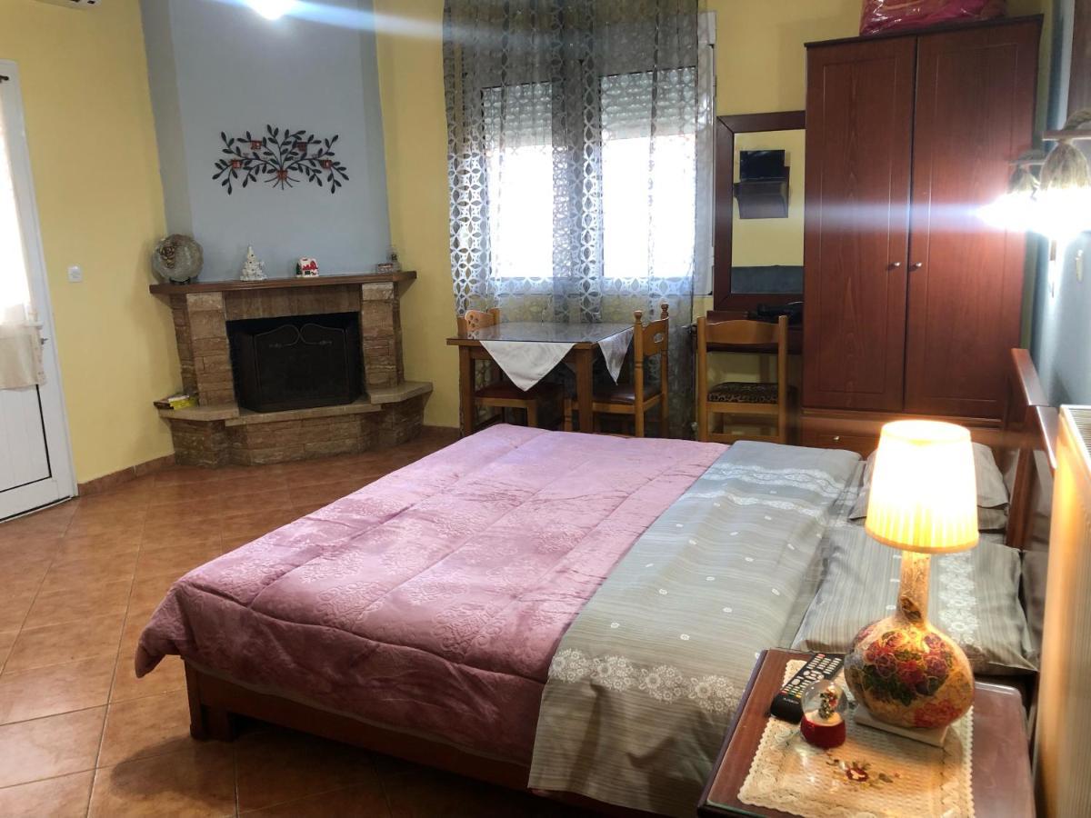 Alexandros Guesthouse Orma Bagian luar foto