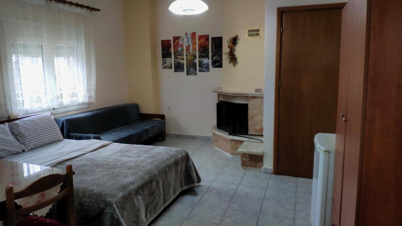 Alexandros Guesthouse Orma Bagian luar foto
